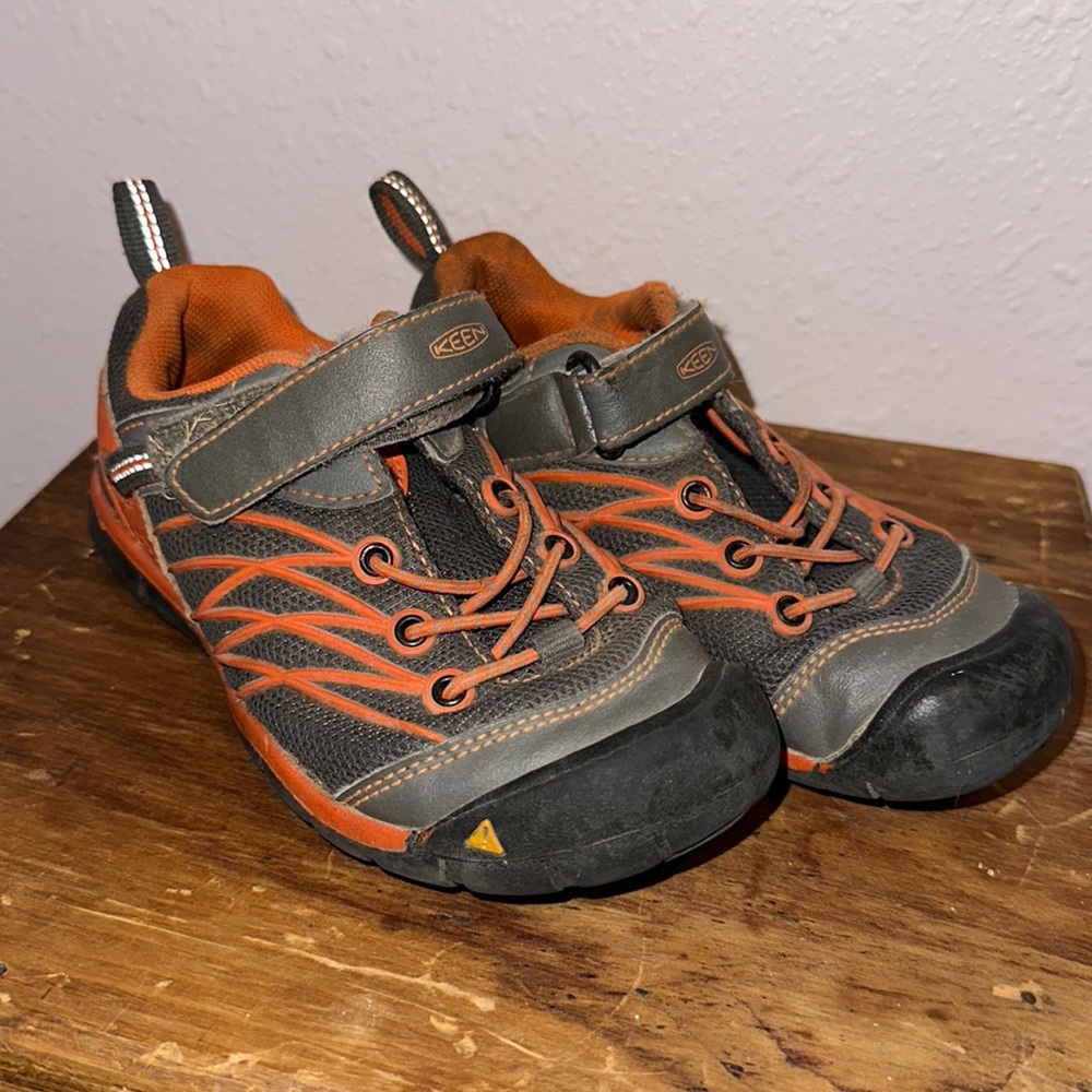 Boys keen shoes